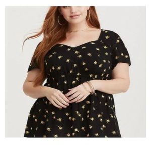 TORRID BLACK WITH YELLOW ROSES LACE TRIM BABYDOLL SHORT SLEEVED TOP SIZE 2